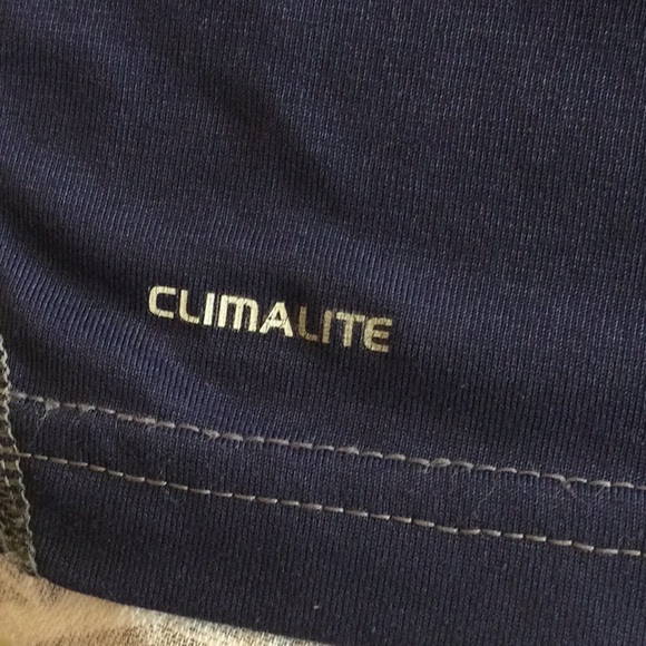 🏈Norte Dame Football shirt. Size M 10/12 youth - Picture 6 of 7